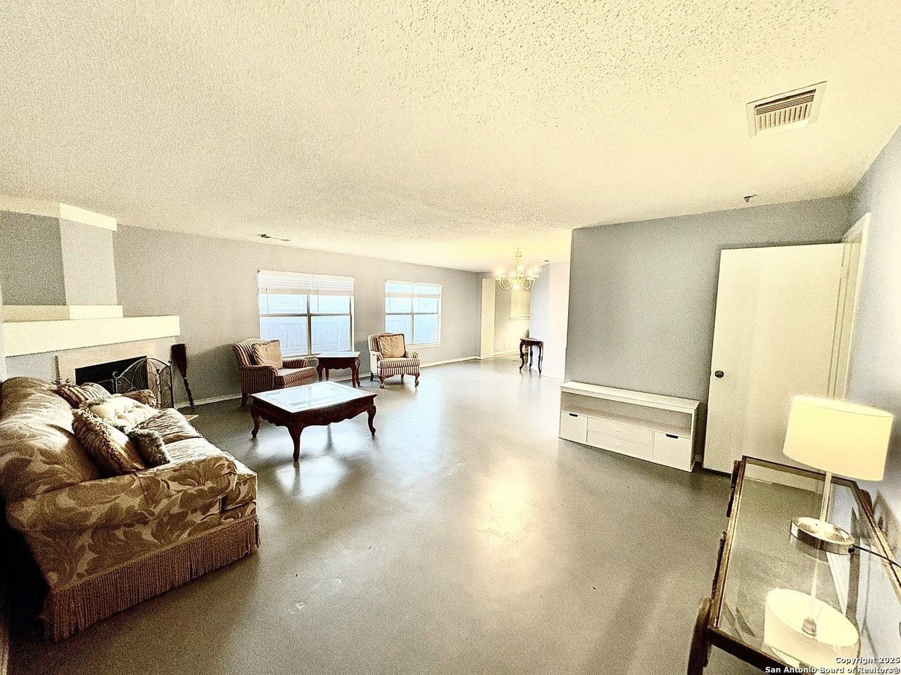 6322 Regency Wood - Photo 3 of 22