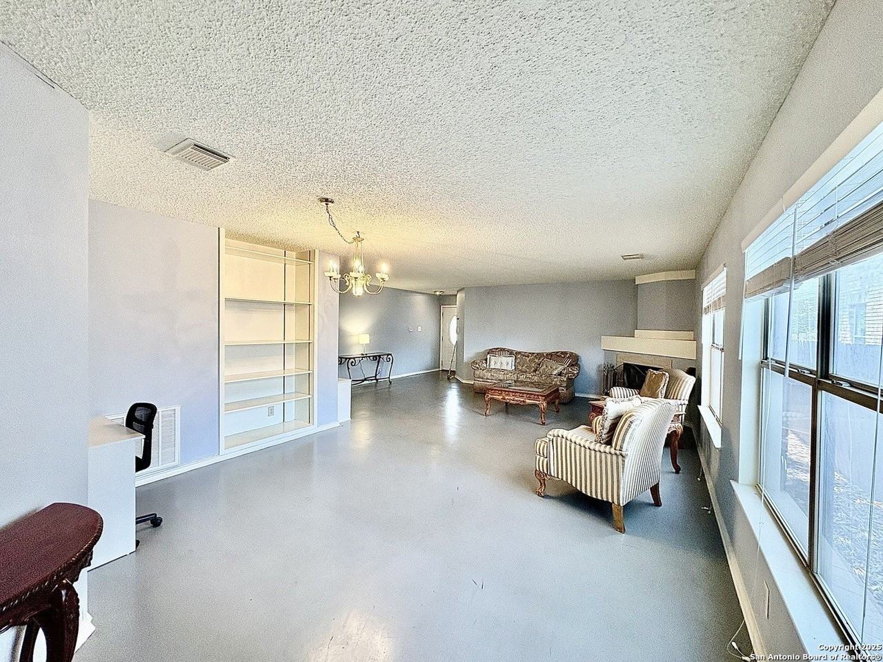 6322 Regency Wood - Photo 5 of 22