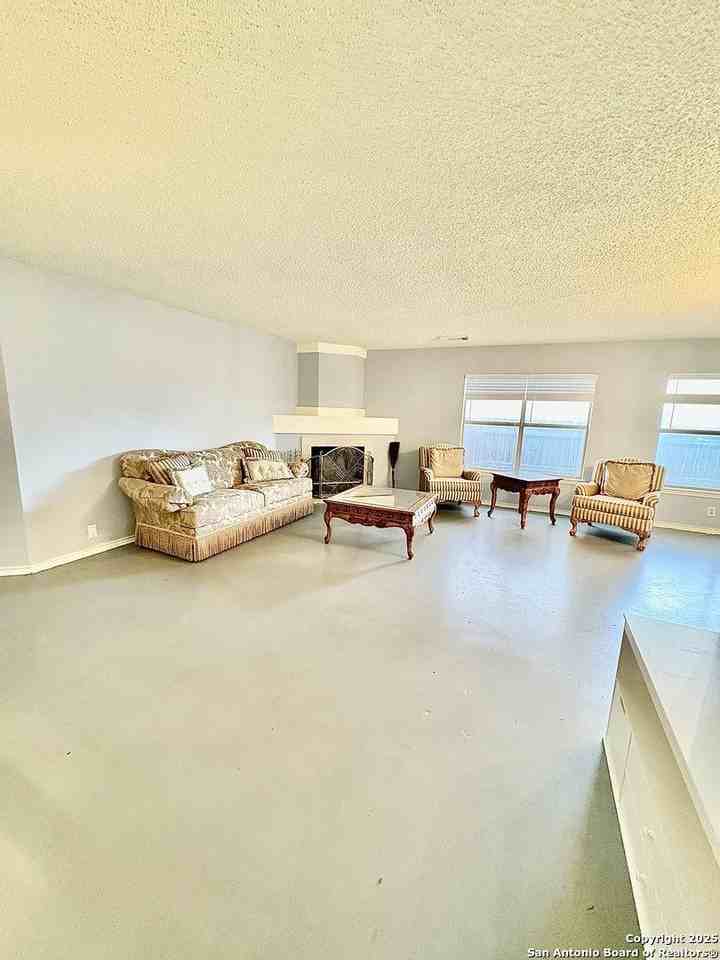 6322 Regency Wood - Photo 6 of 22