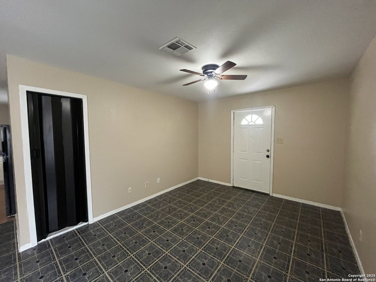 2228 Buffalo Street - Photo 4 of 24