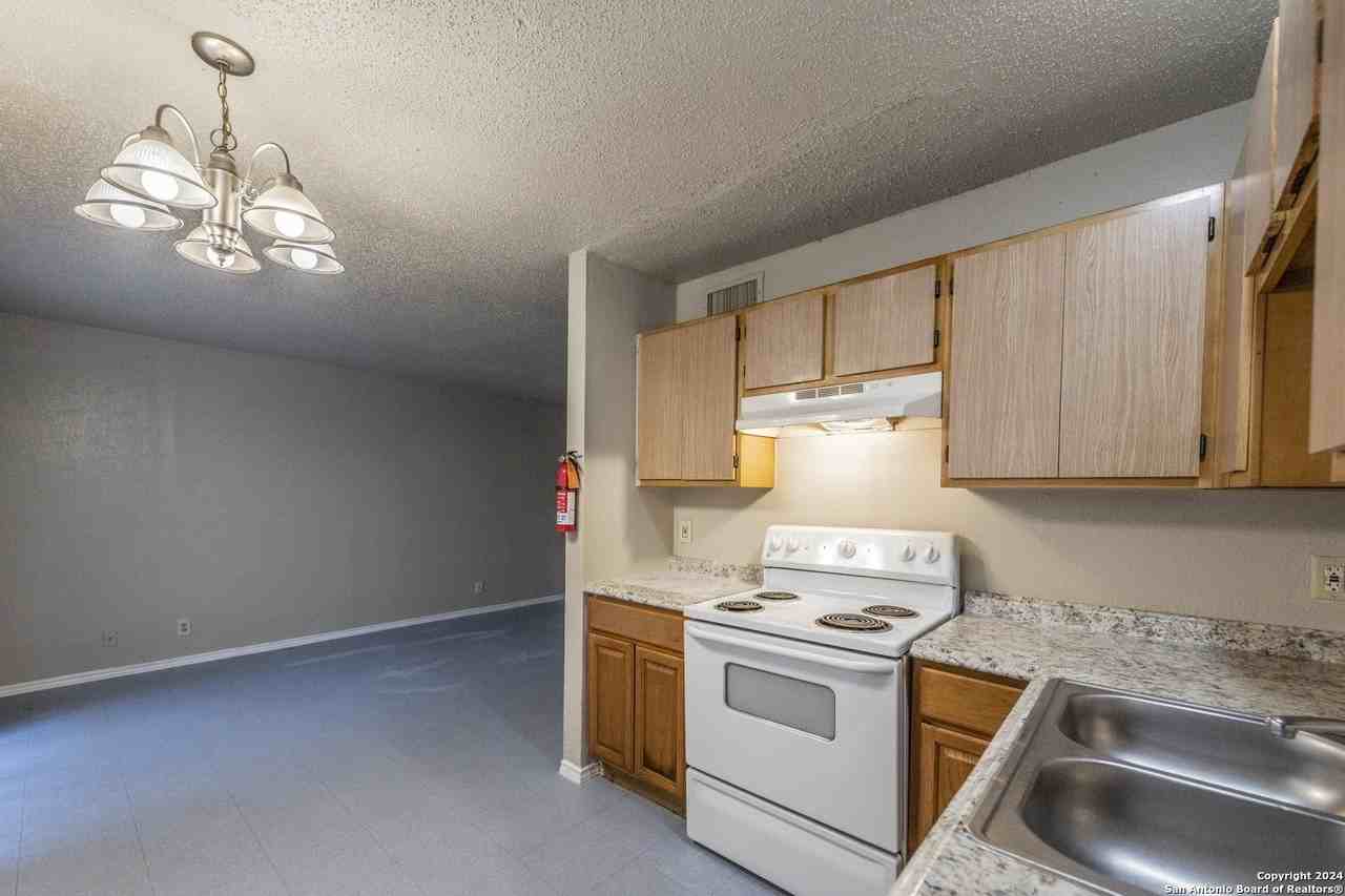 1634 West Woodlawn Avenue #2 - Photo 5 of 12