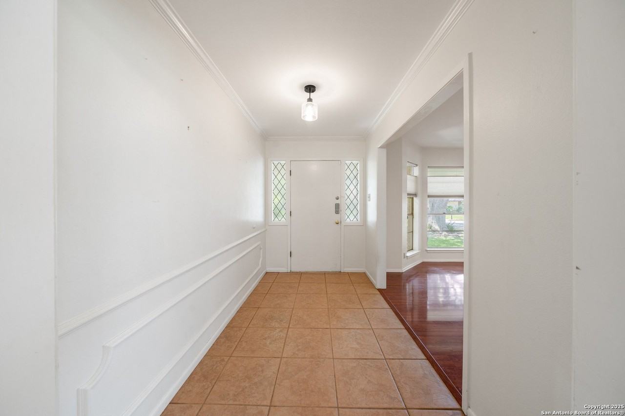 425 Crestwind Drive - Photo 6 of 40