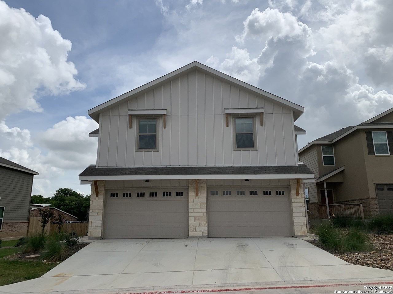 333 Untermaier St - Photo 2 of 15