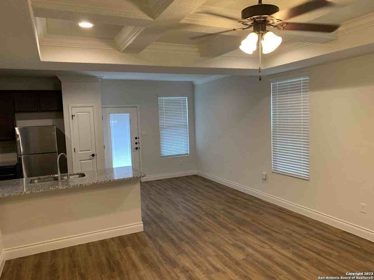 333 Untermaier St - Photo 3 of 15