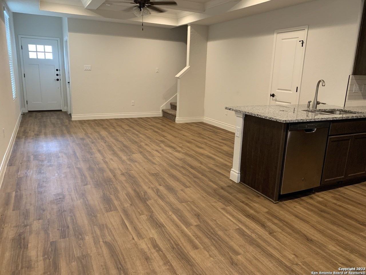 333 Untermaier St - Photo 5 of 15