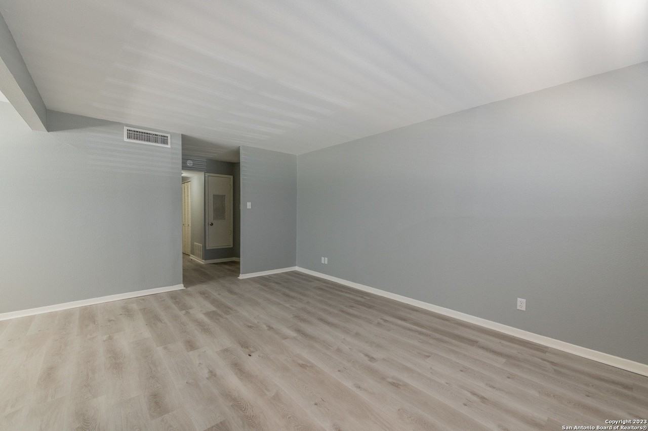 423 East Dewey Place #4 - Photo 5 of 18