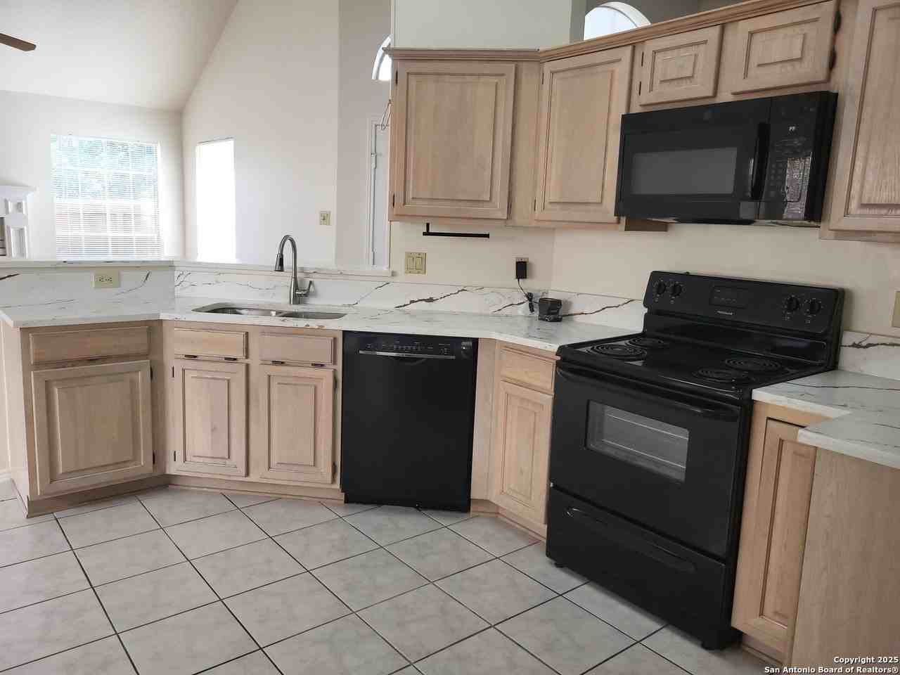 11606 Fox Frst - Photo 5 of 18