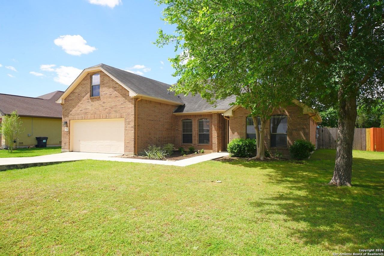 15805 Fair Lane - Photo 5 of 50