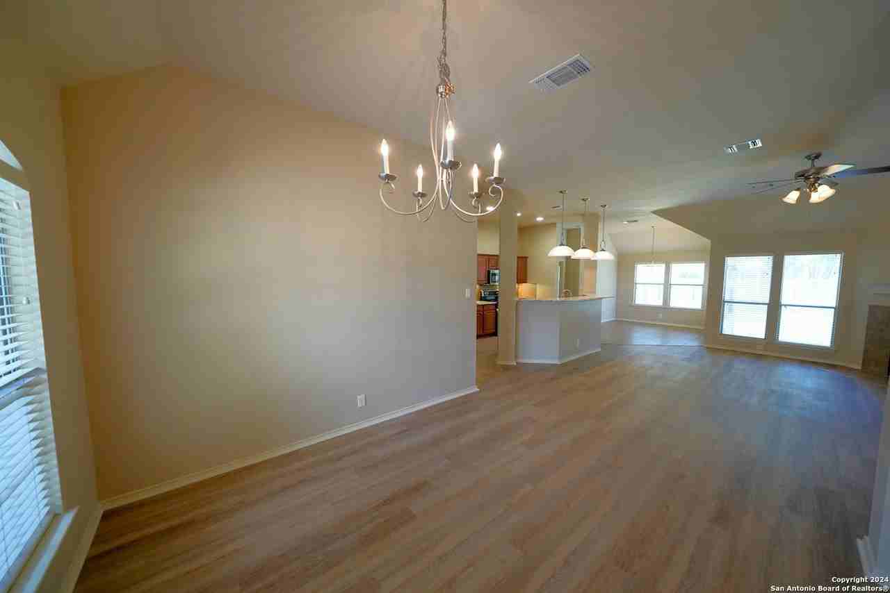 15805 Fair Lane - Photo 7 of 50