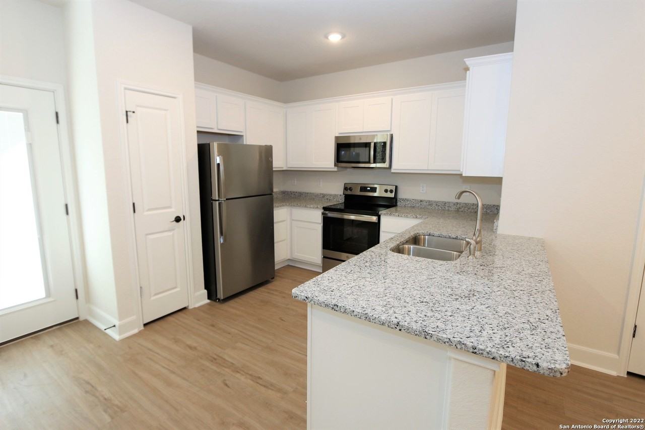 10310 Lynwood Vlg #101 - Photo 4 of 18