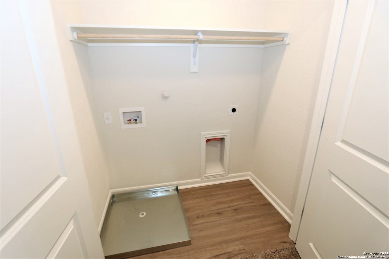 10310 Lynwood Vlg #101 - Photo 7 of 18