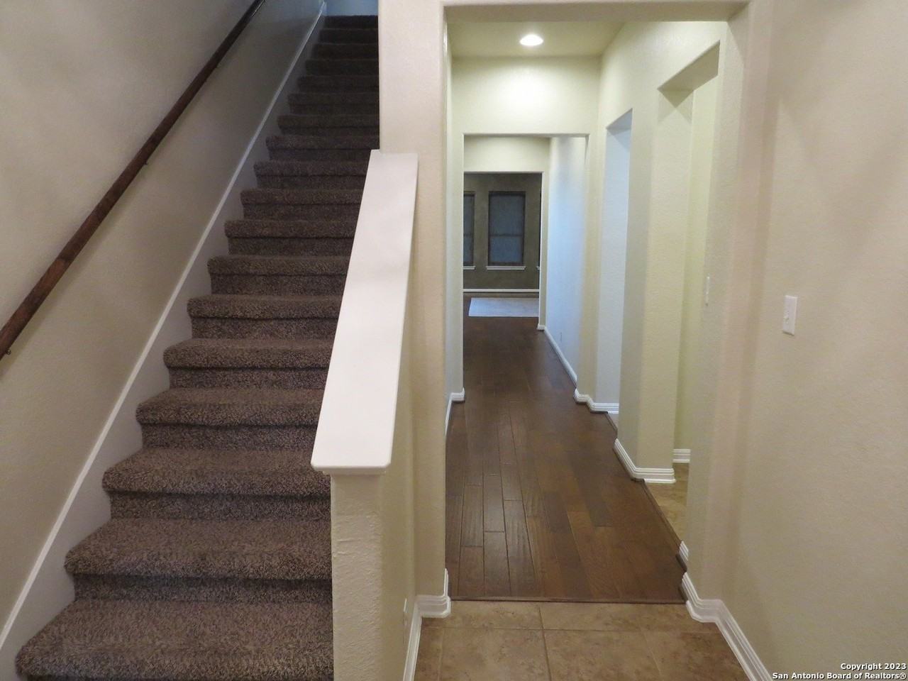 720 Laserra - Photo 3 of 29