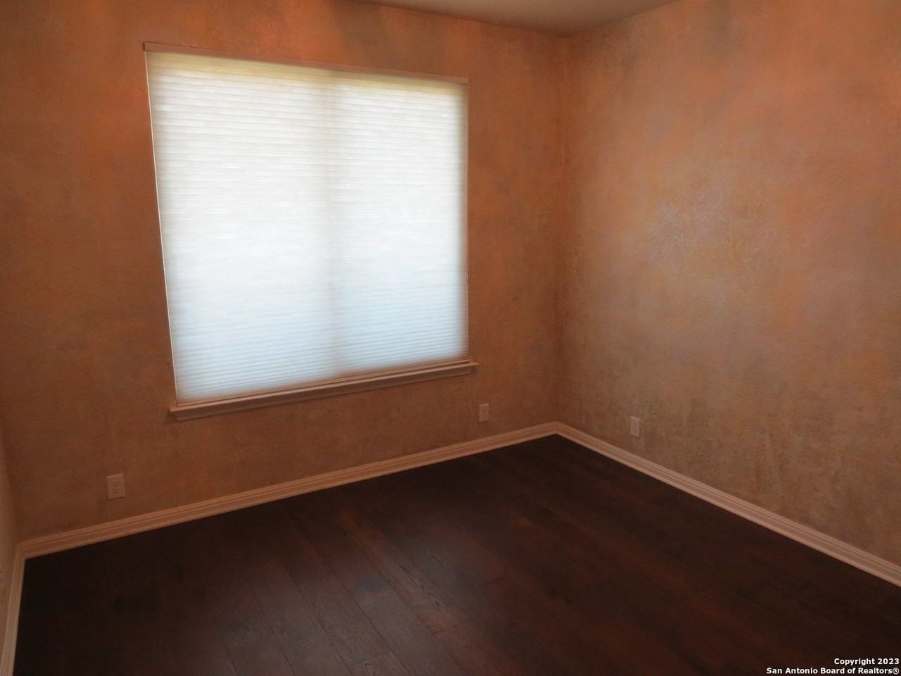 720 Laserra - Photo 4 of 29