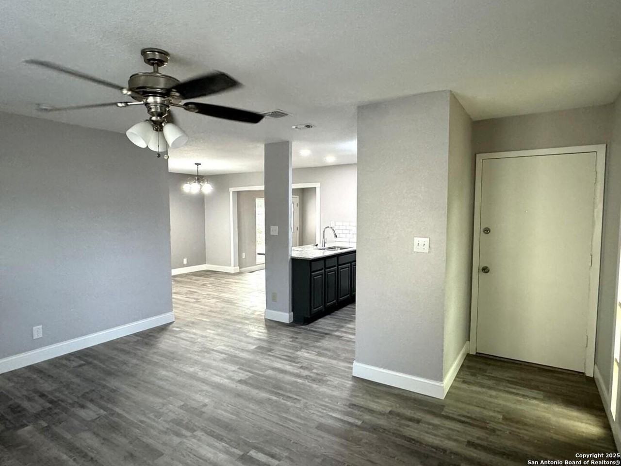 3606 Versailles Drive - Photo 5 of 24