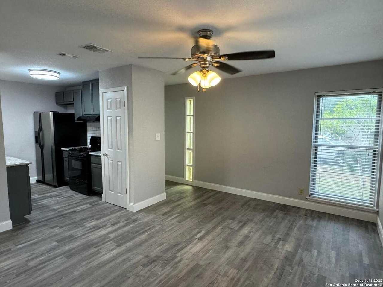 3606 Versailles Drive - Photo 6 of 24