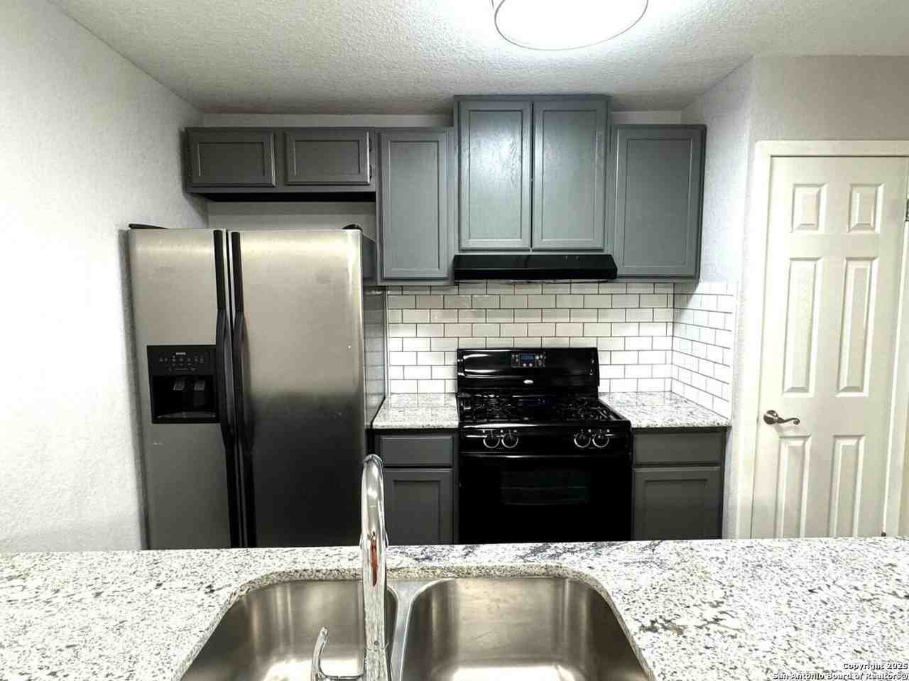 3606 Versailles Drive - Photo 7 of 24