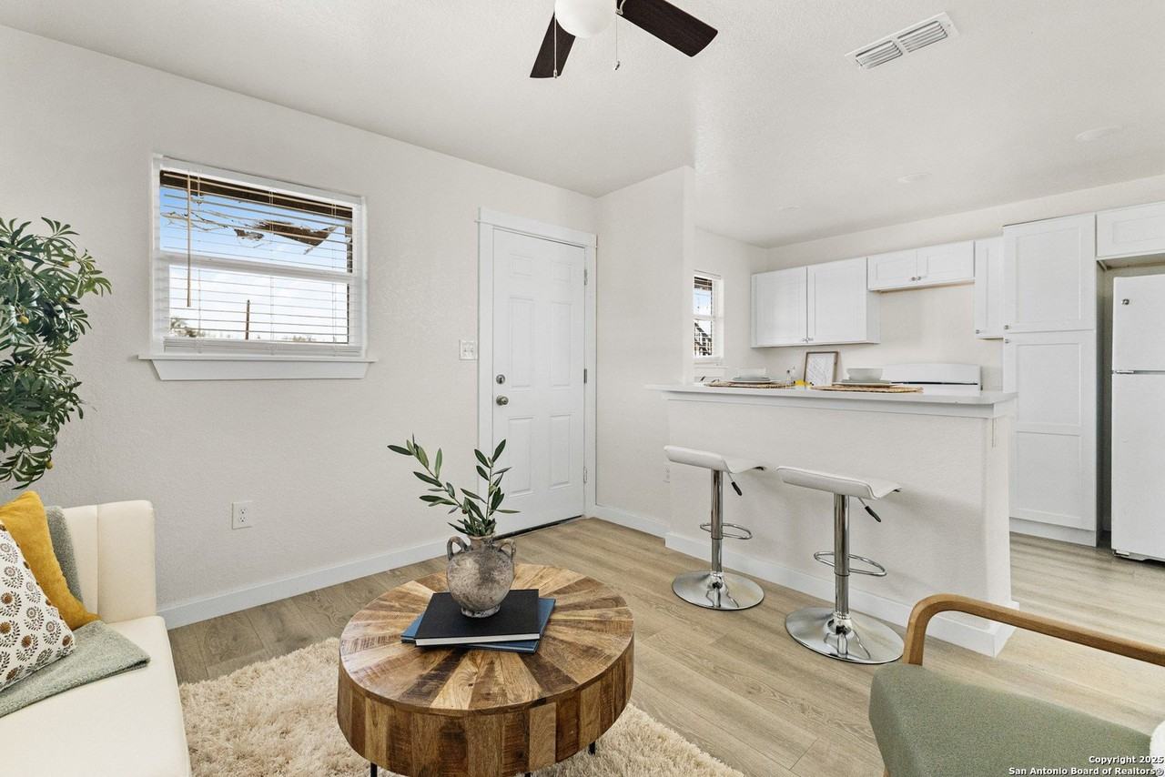 3409 Commercial Ave - Photo 2 of 8