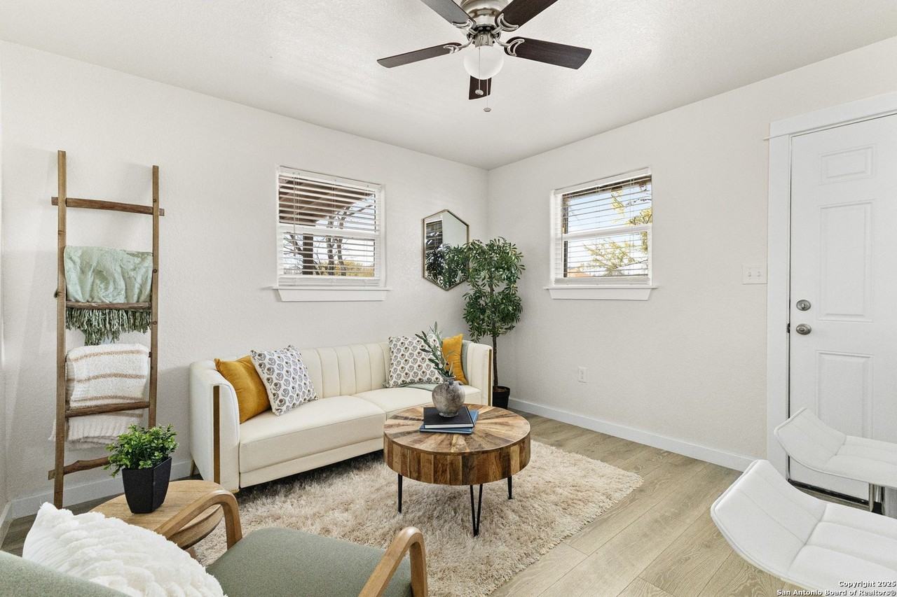 3409 Commercial Ave - Photo 3 of 8