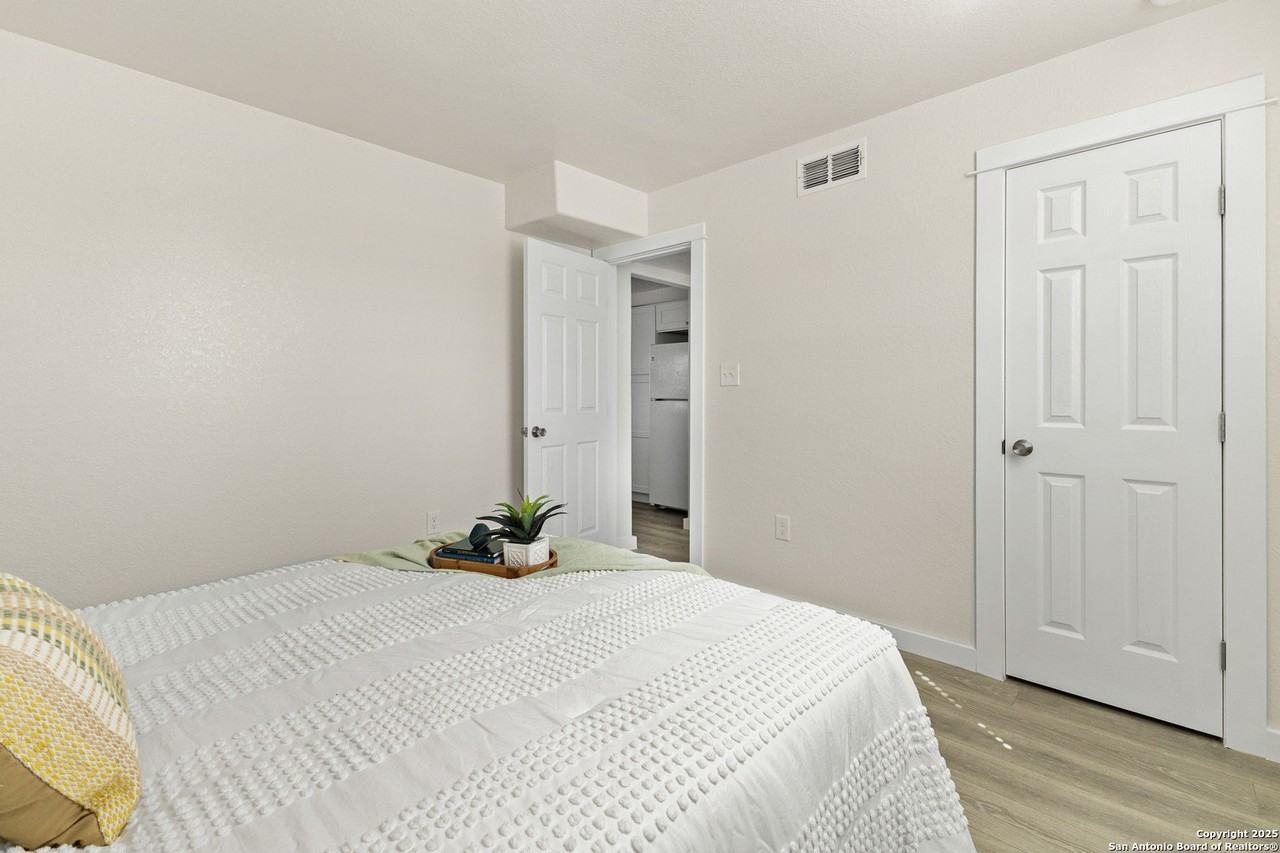 3409 Commercial Ave - Photo 7 of 8