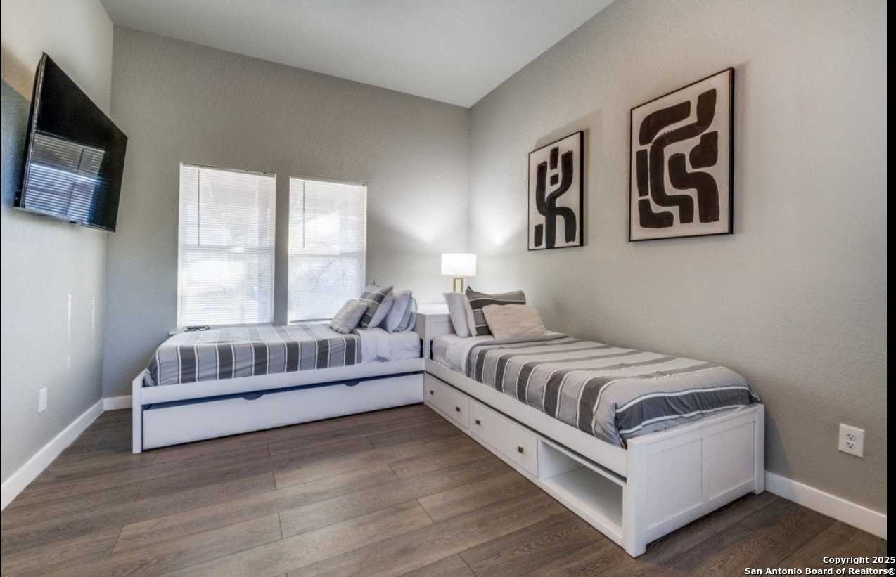 1205 Wyoming St - Photo 2 of 12