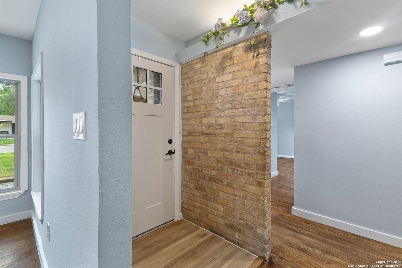 534 Cicero Avenue - Photo 2 of 16