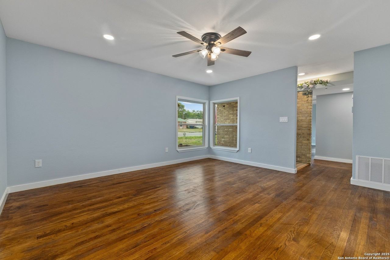 534 Cicero Avenue - Photo 4 of 16