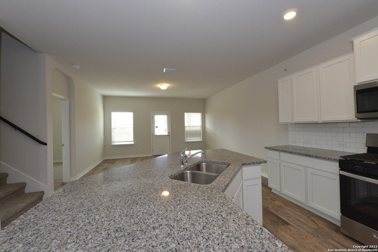 14050 Mudstone St - Photo 4 of 30