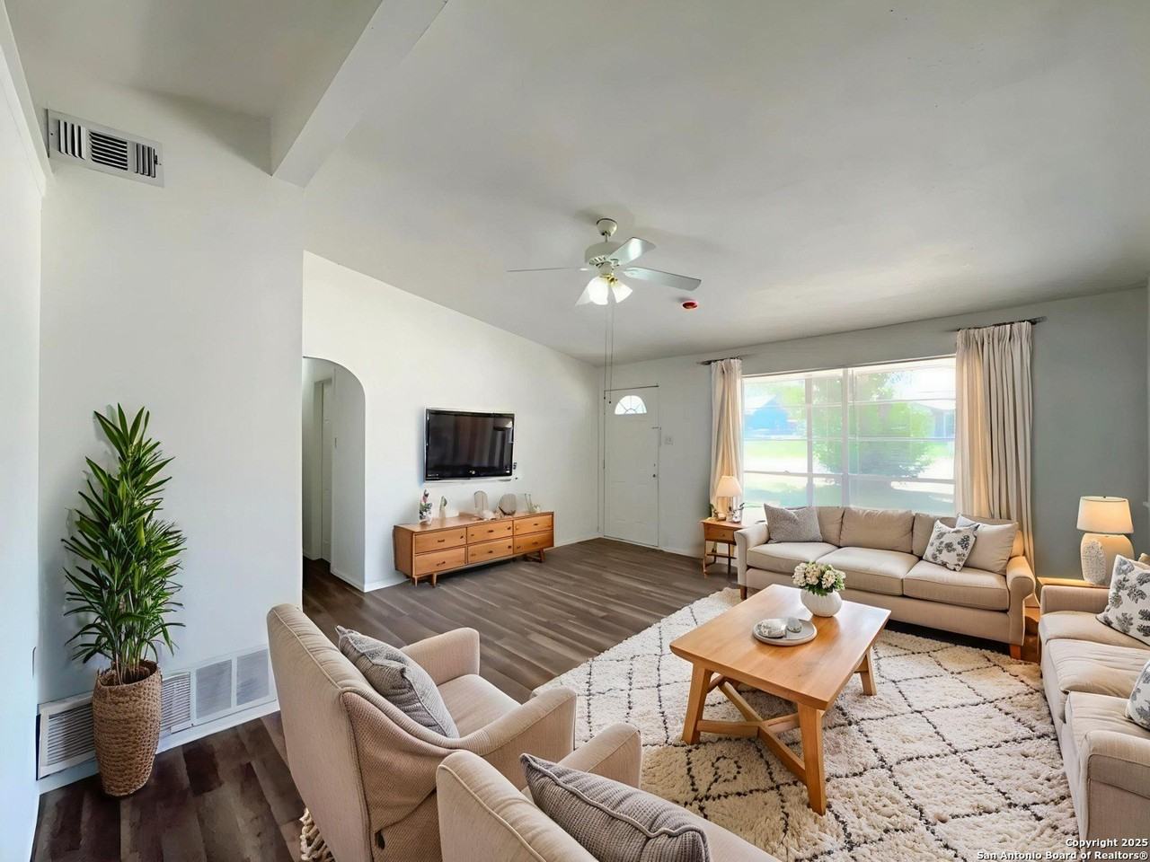 9202 Silver Hl - Photo 2 of 42