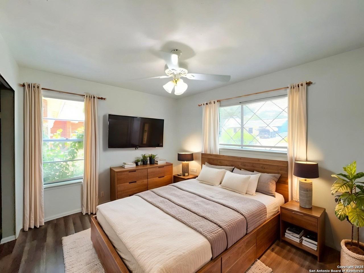 9202 Silver Hl - Photo 4 of 42