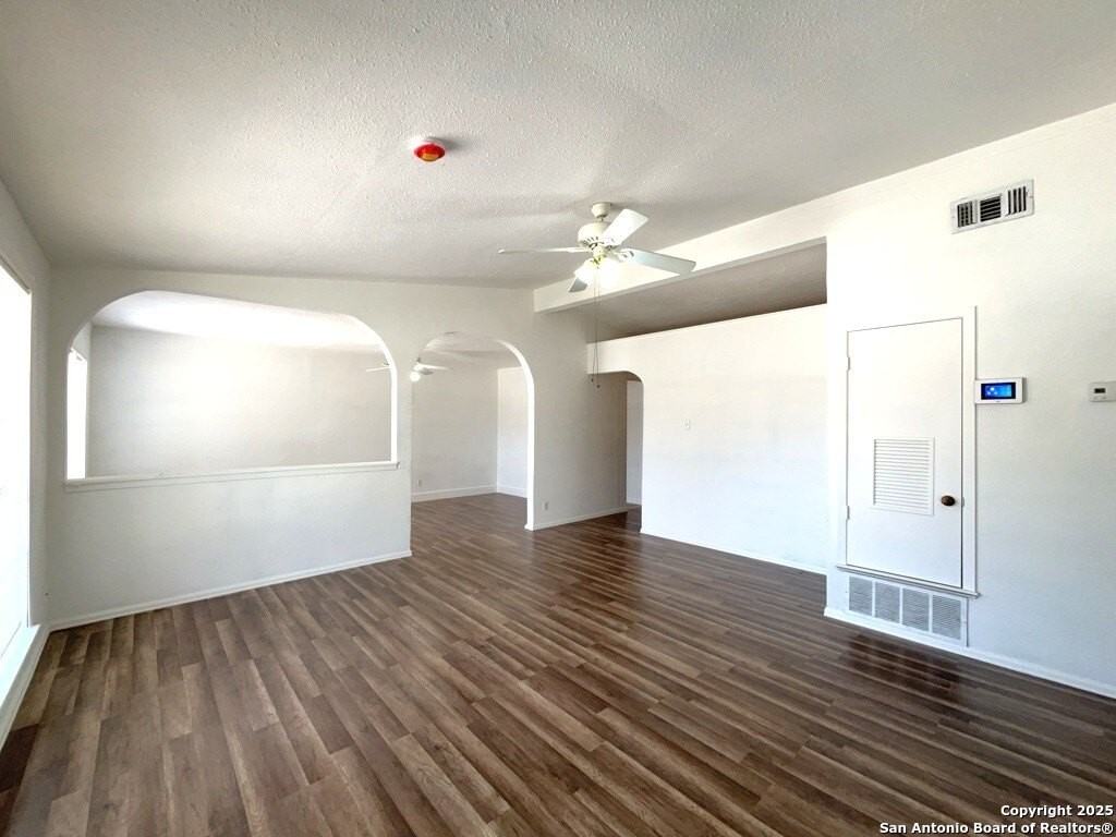 9202 Silver Hl - Photo 7 of 42