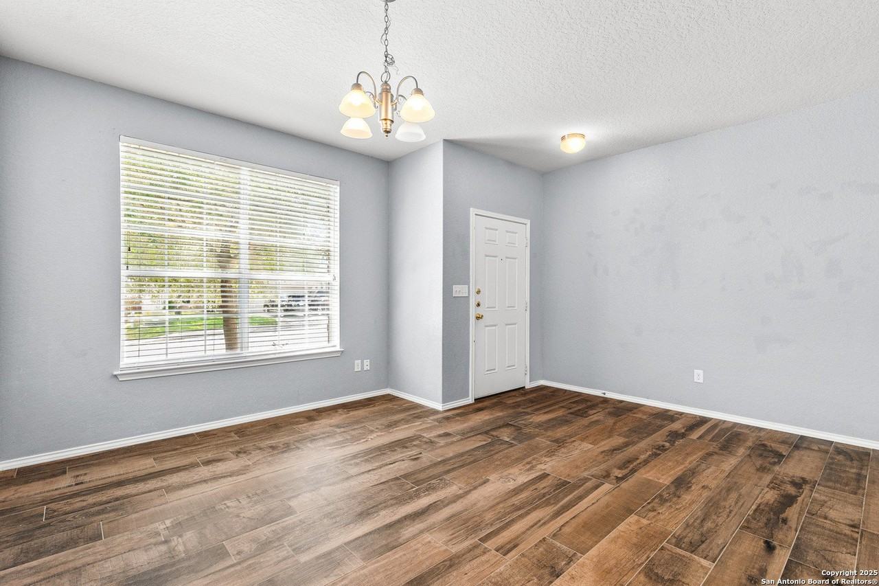 3434 Mentone Way - Photo 5 of 30