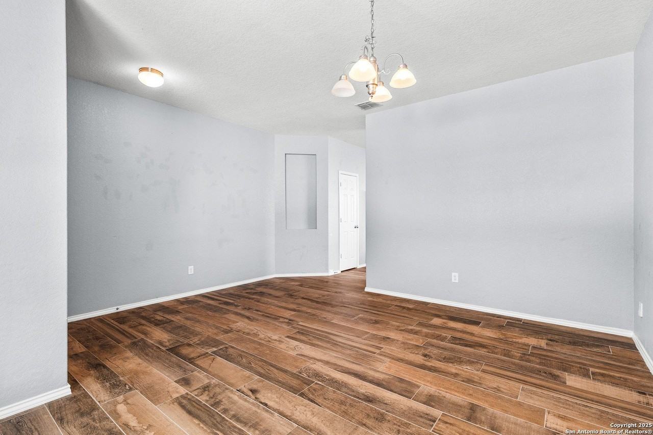 3434 Mentone Way - Photo 6 of 30