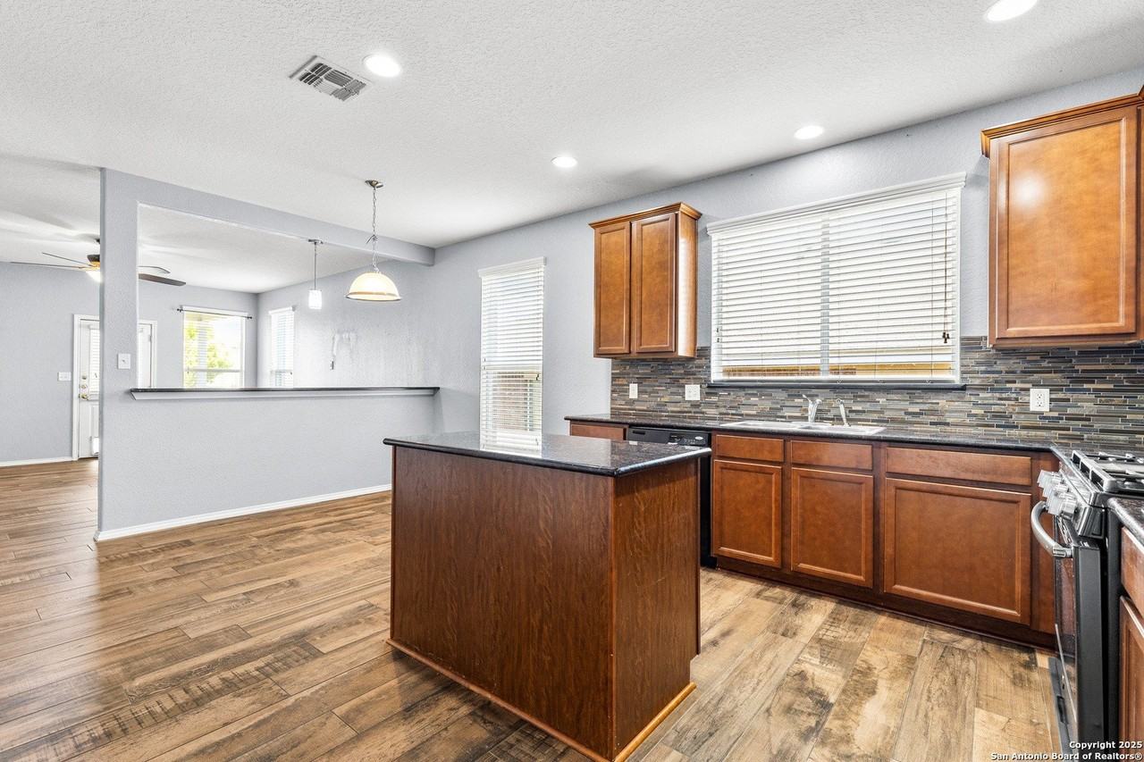 3434 Mentone Way - Photo 7 of 30