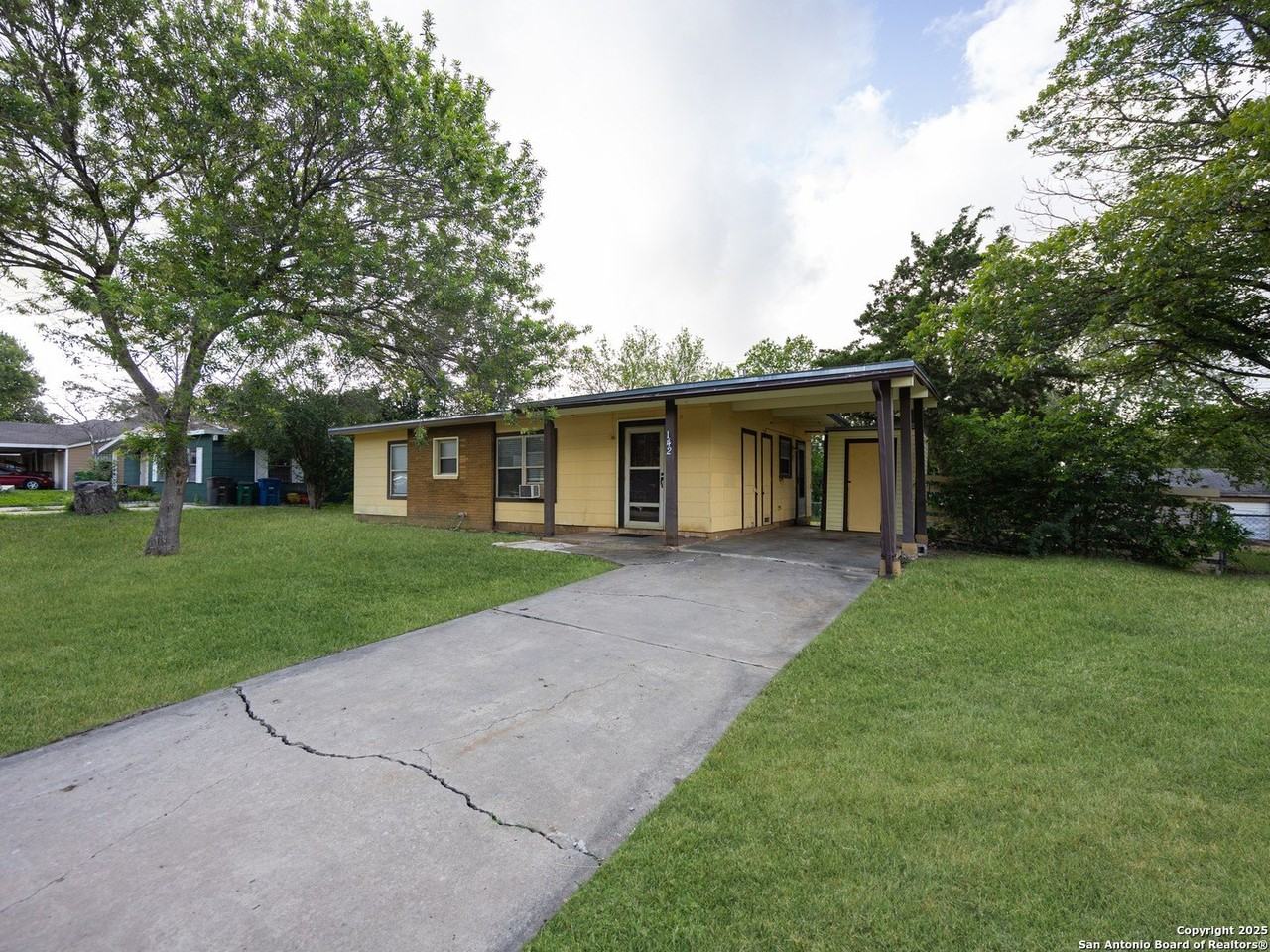 142 Galaxy Dr - Photo 2 of 18