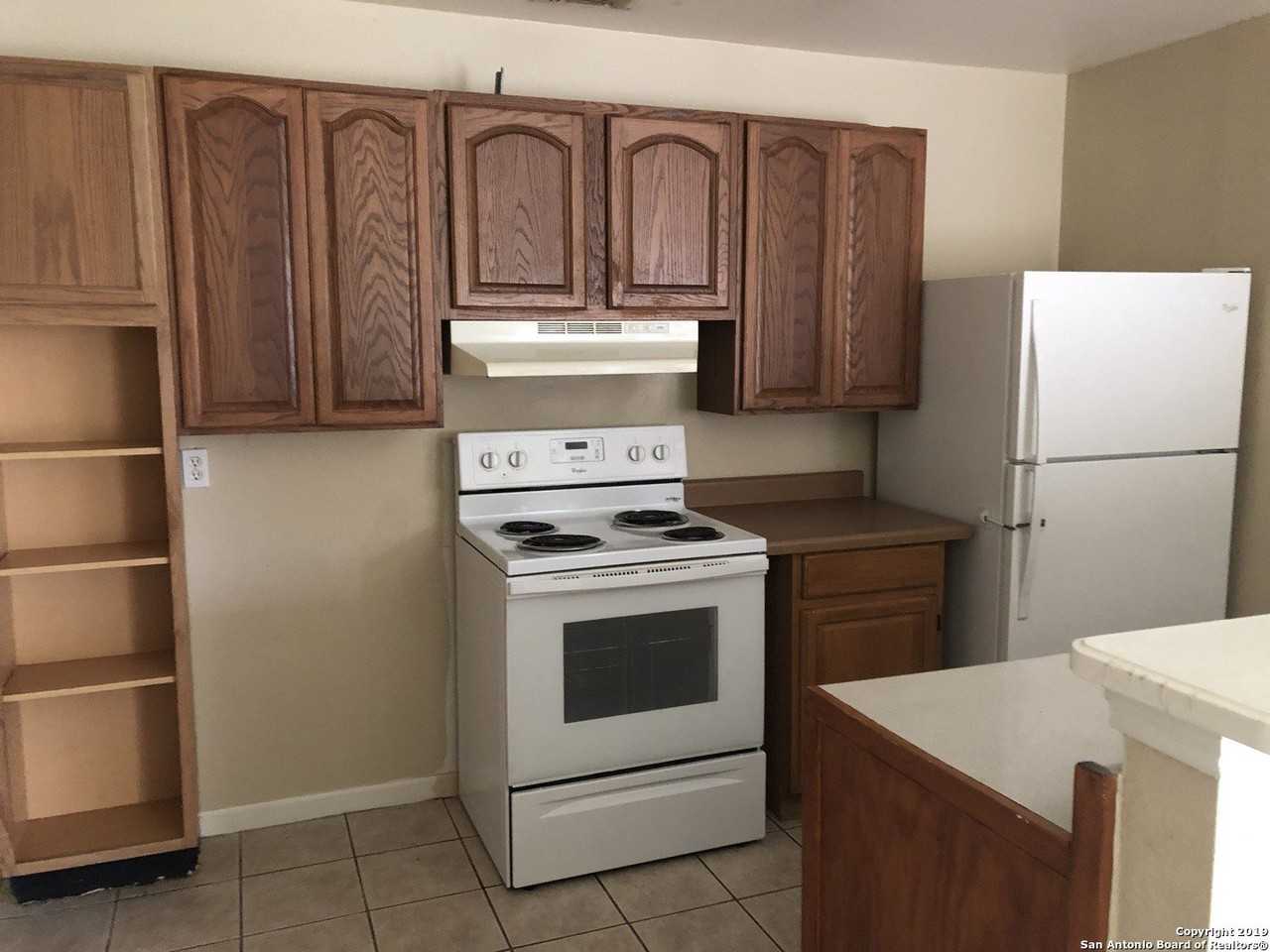 7549 Windsor Oaks - Photo 3 of 11