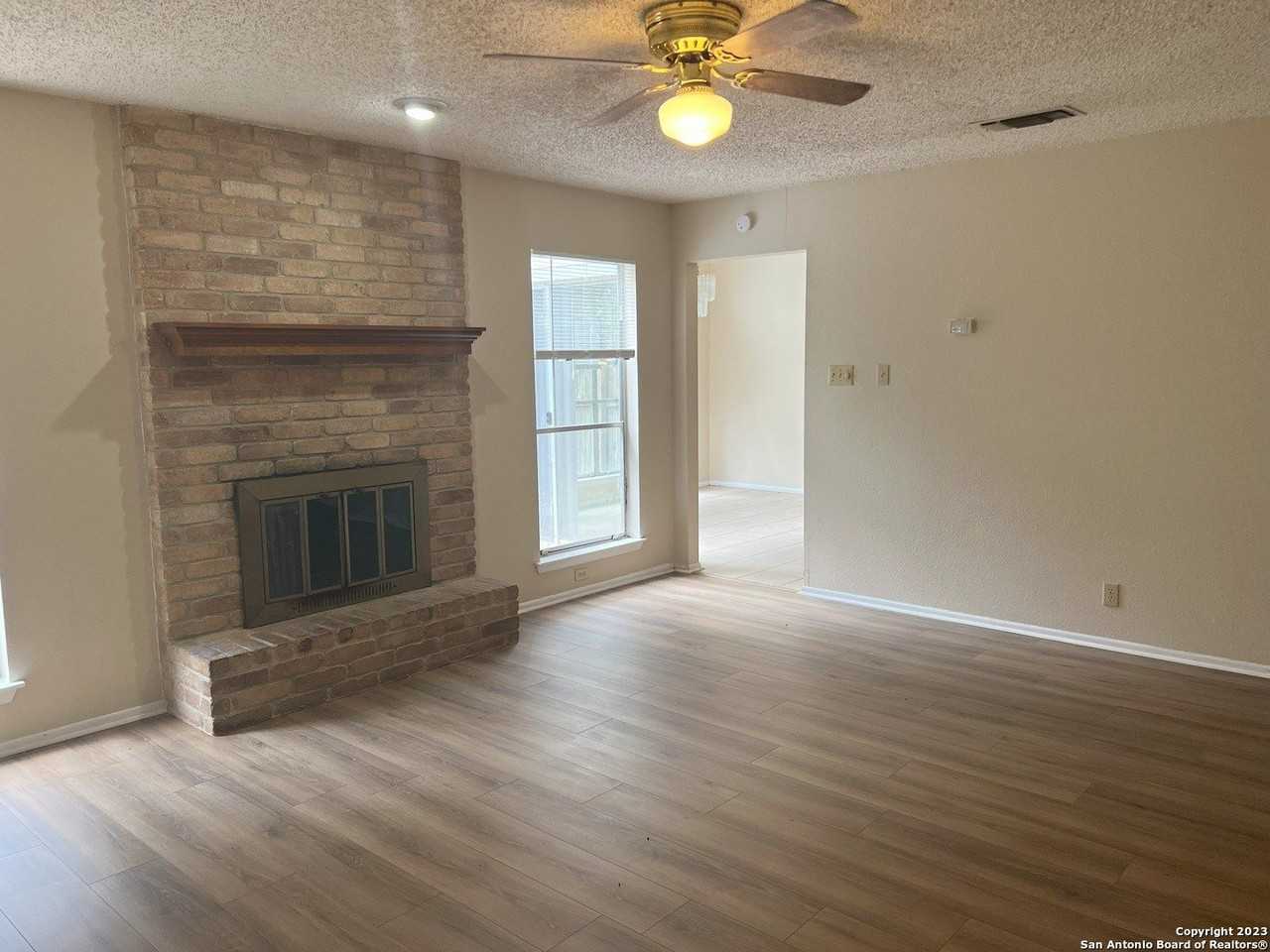 5730 Spring Moon St - Photo 6 of 26