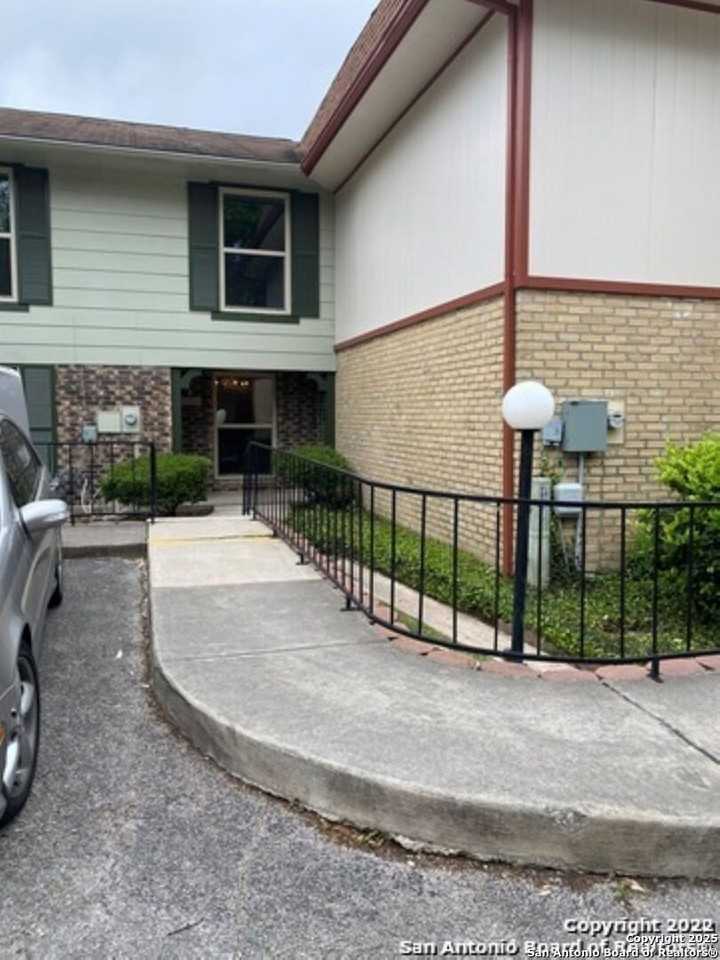 5010 Arbor Ridge Dr - Photo 3 of 29