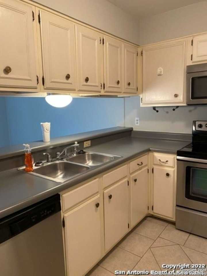 5010 Arbor Ridge Dr - Photo 7 of 29