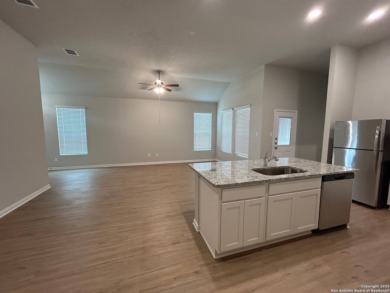 367 Nespral Dr - Photo 4 of 21