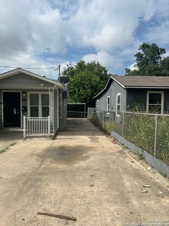 1014 Eldorado St - Photo 3 of 35