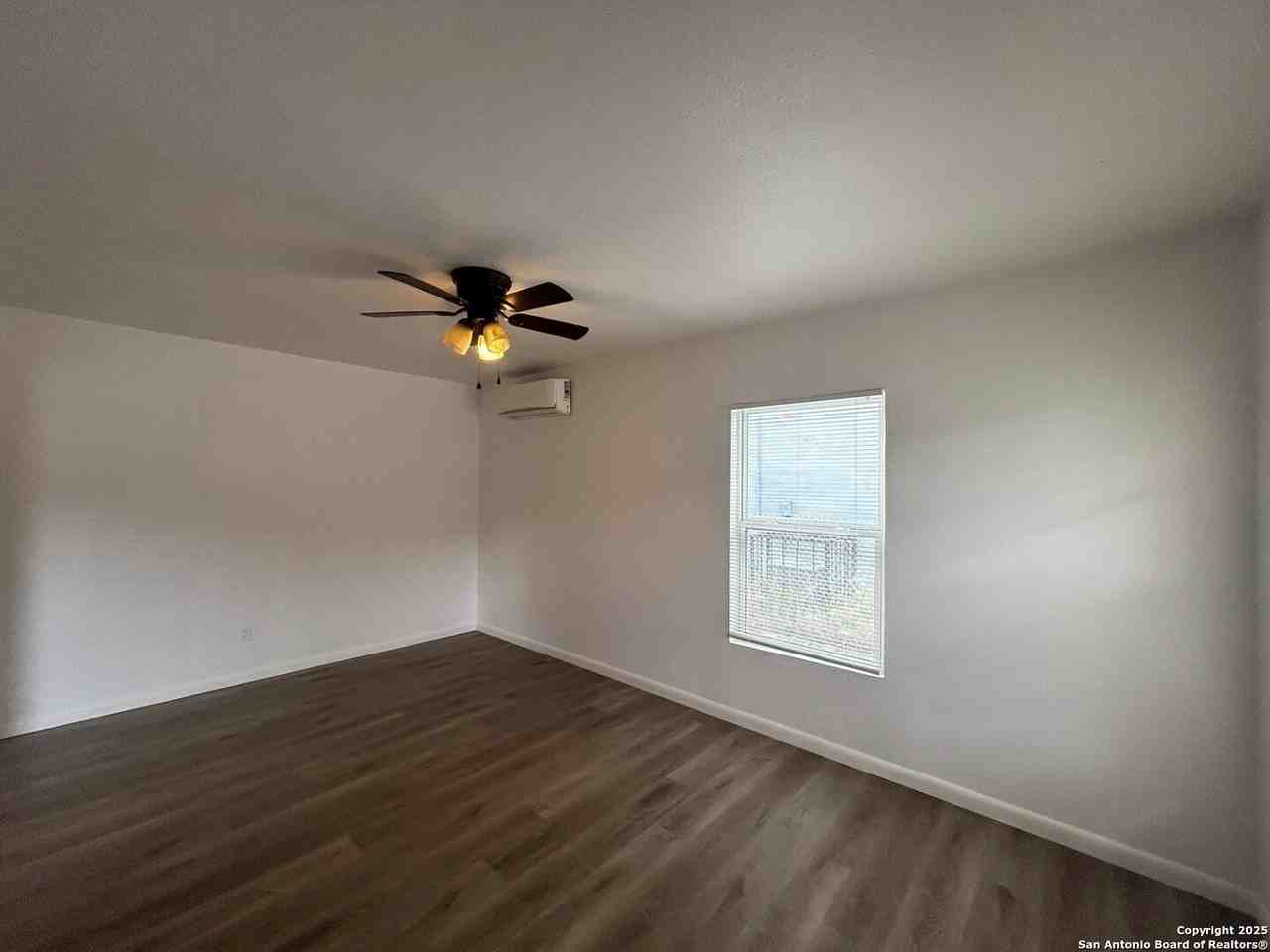 1014 Eldorado St - Photo 5 of 35