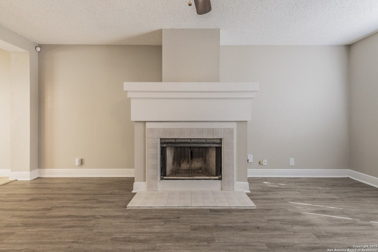 6210 Aragon Village - Photo 6 of 35