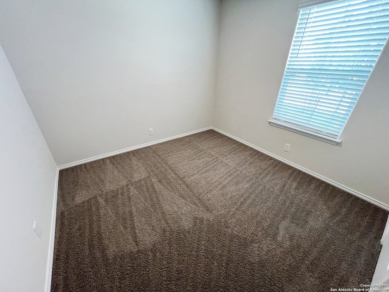 13814 Whisper Bend - Photo 4 of 32