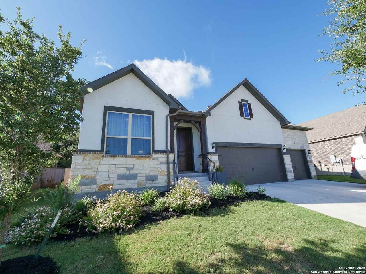 8714 Whisper Gate - Photo 2 of 24