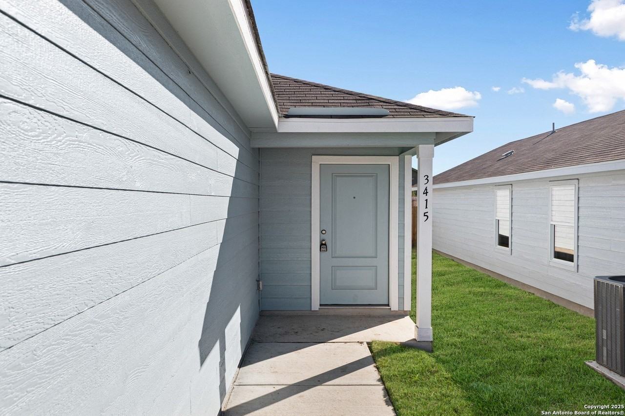 3415 Rock Mill Dm - Photo 2 of 26