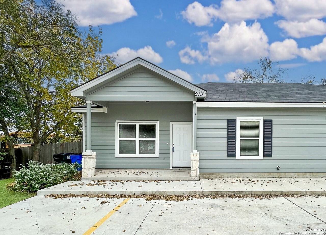 913 East Seideman Street