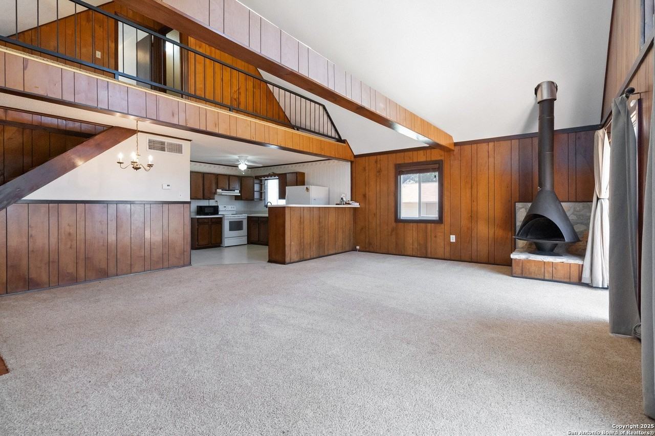 2676 Woodcrest Dr - Photo 5 of 25