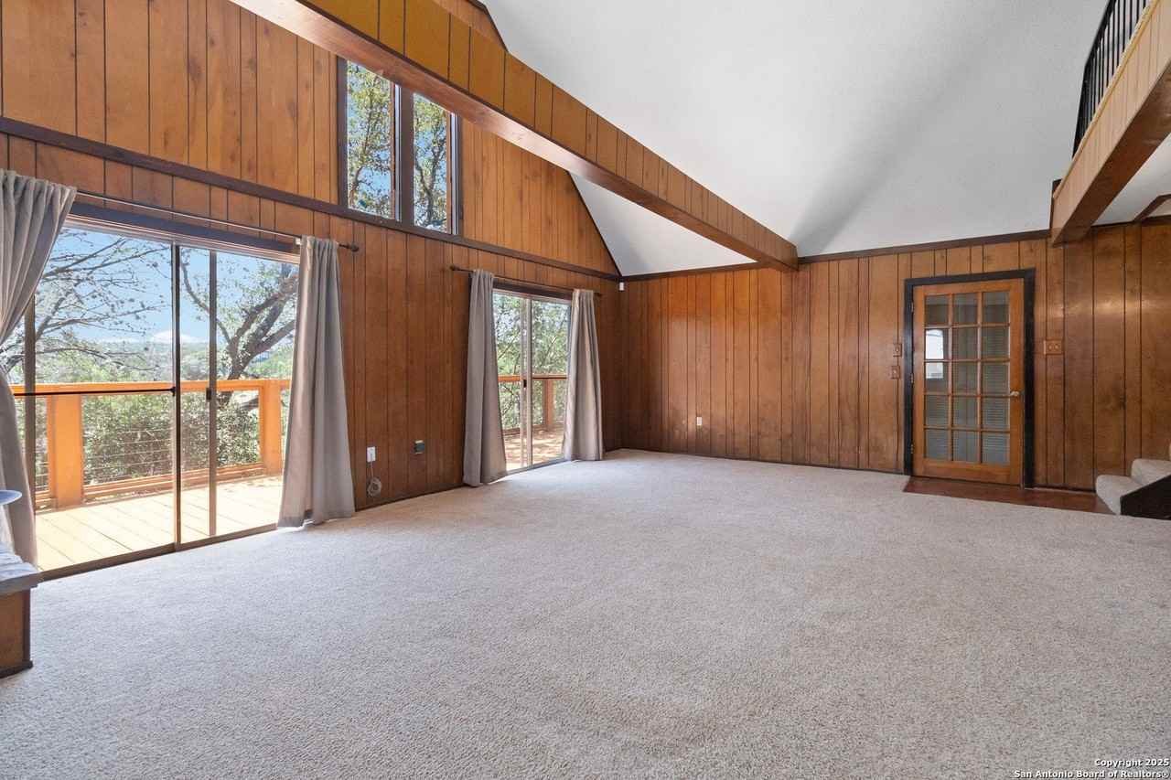 2676 Woodcrest Dr - Photo 7 of 25