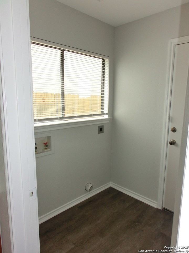 10646 Cavelier Pt - Photo 7 of 19