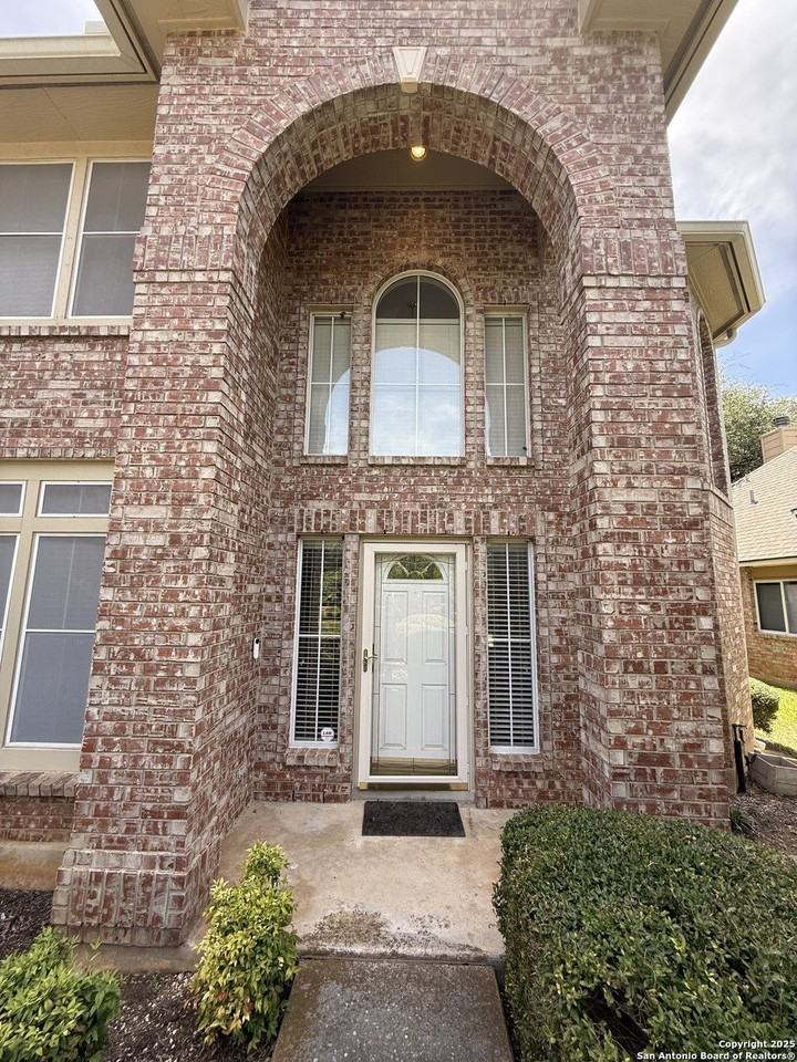 119 Baythorne - Photo 3 of 33